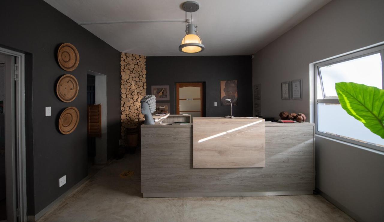 Vondelhof Guesthouse Виндхук Экстерьер фото