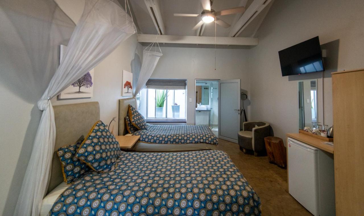 Vondelhof Guesthouse Виндхук Экстерьер фото