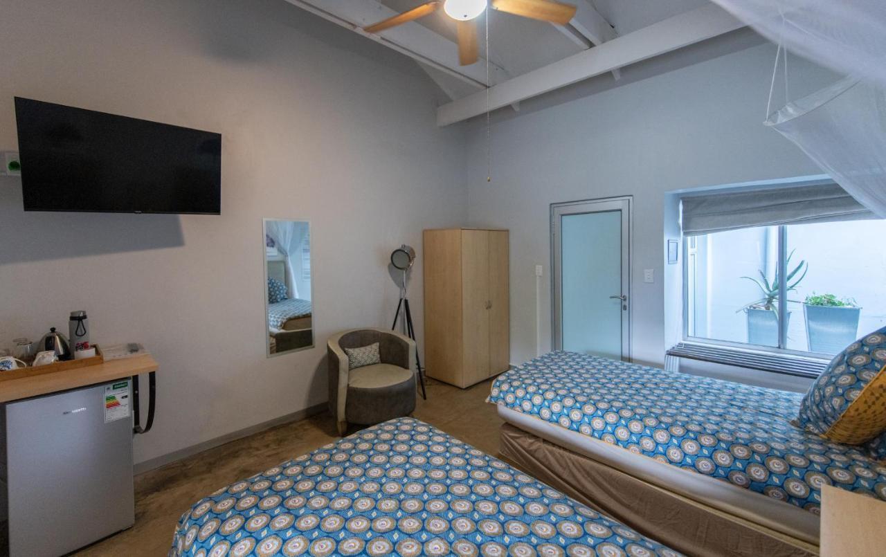 Vondelhof Guesthouse Виндхук Экстерьер фото