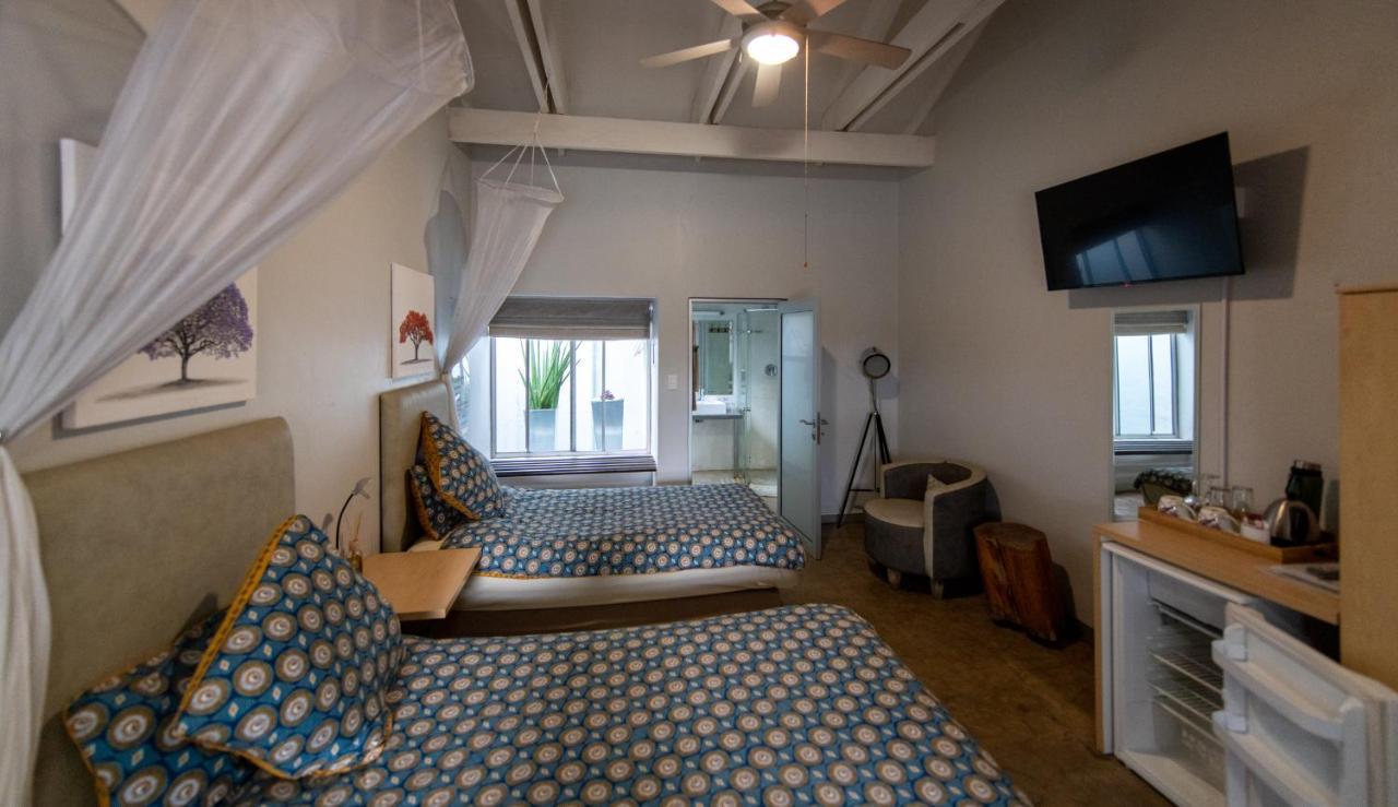 Vondelhof Guesthouse Виндхук Экстерьер фото