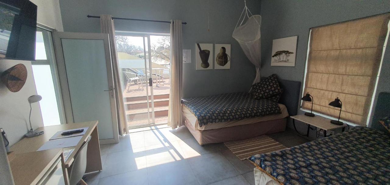Vondelhof Guesthouse Виндхук Экстерьер фото