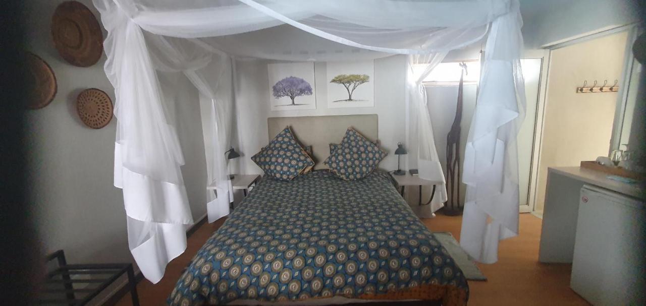 Vondelhof Guesthouse Виндхук Экстерьер фото